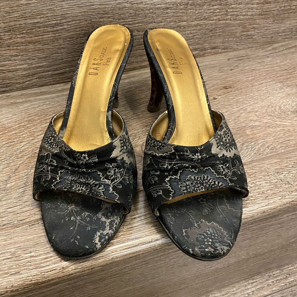 Sandals - Picture 2 of 3